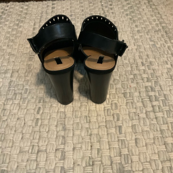 Heels - Picture 6 of 7